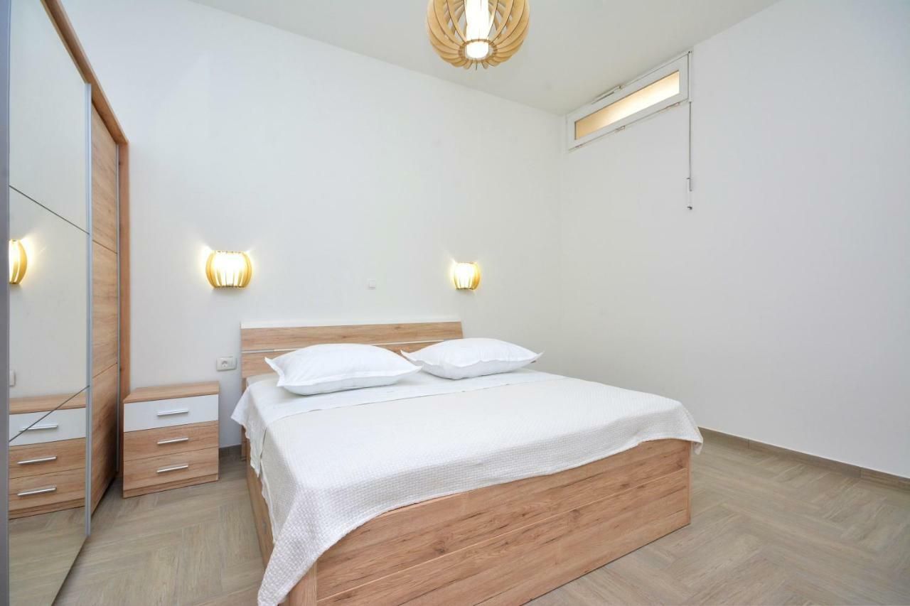 Апартаменты Apartman Lucic Сплит Экстерьер фото