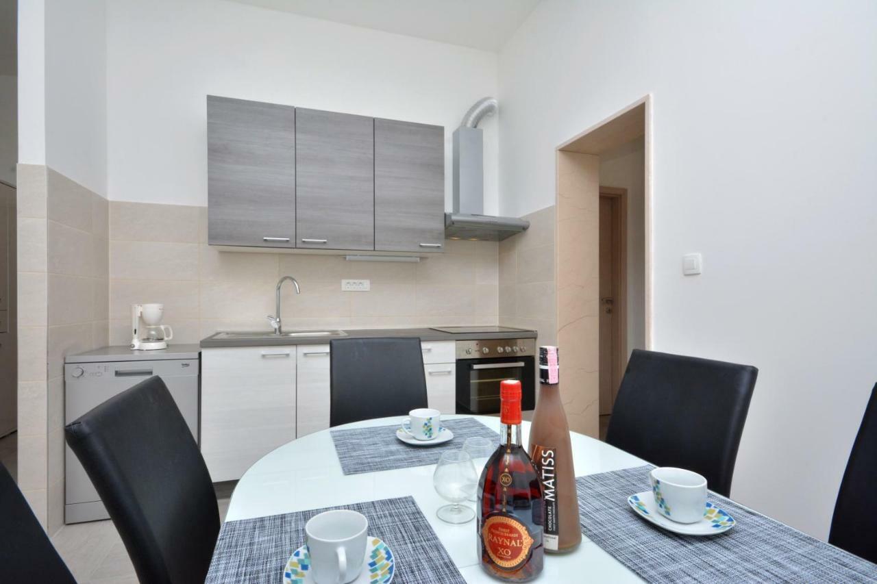 Апартаменты Apartman Lucic Сплит Экстерьер фото