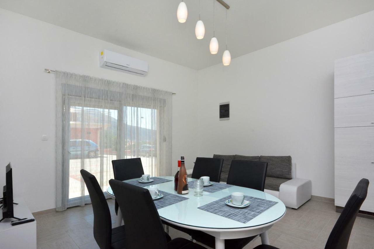Апартаменты Apartman Lucic Сплит Экстерьер фото
